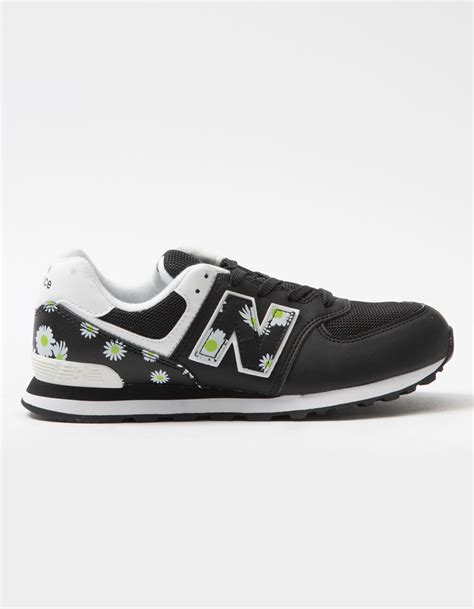 daisy sneakers nike|new balance daisy sneakers.